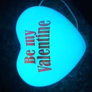NWT Heart Shaped Be My Valentine Battery Operated Decor